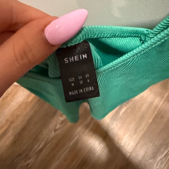 Green Ribbed Crop Tank Top - Picture 2 of 3